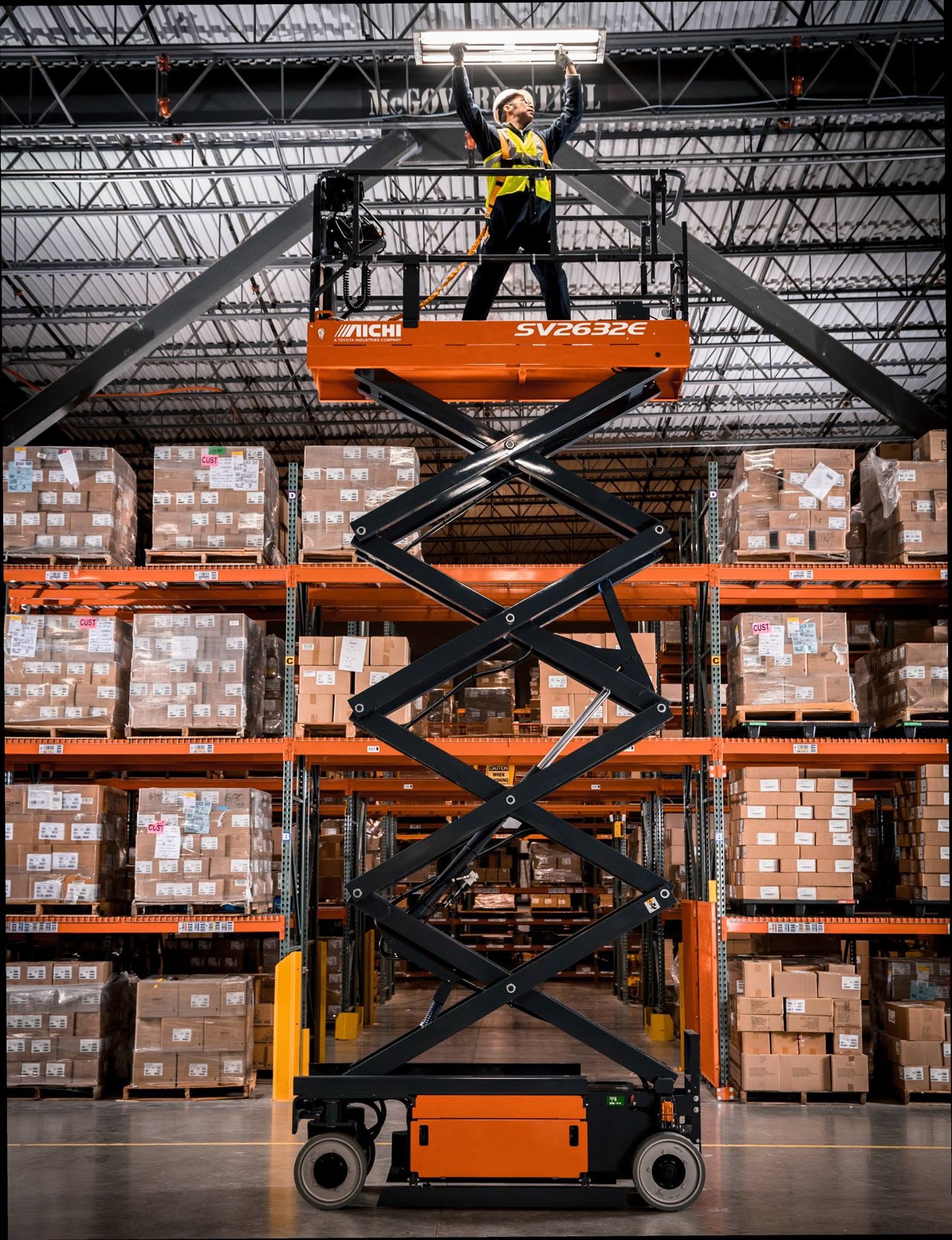scissor lift for warehouse
